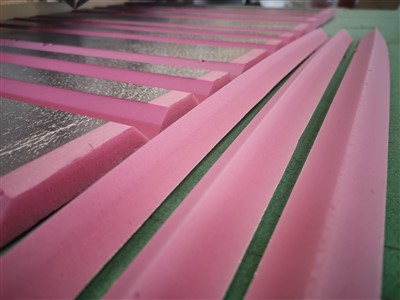 Stroj za rezanje akustične pjene